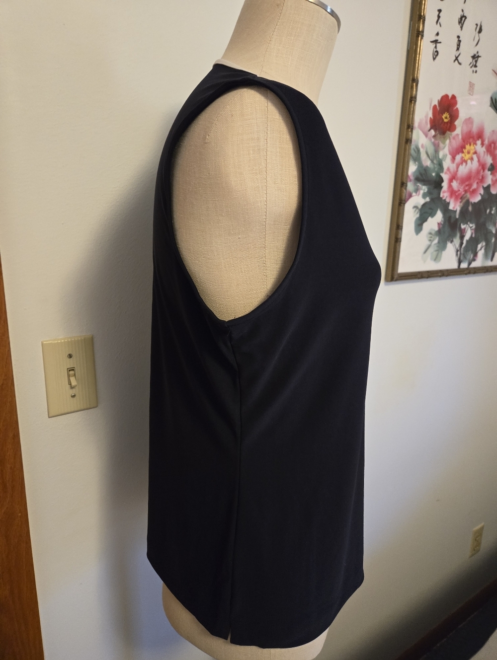 TOMMY HILFIGER Women's Navy Blue V-Neck Top with White Trim. Size Large. - Picture 3 of 8